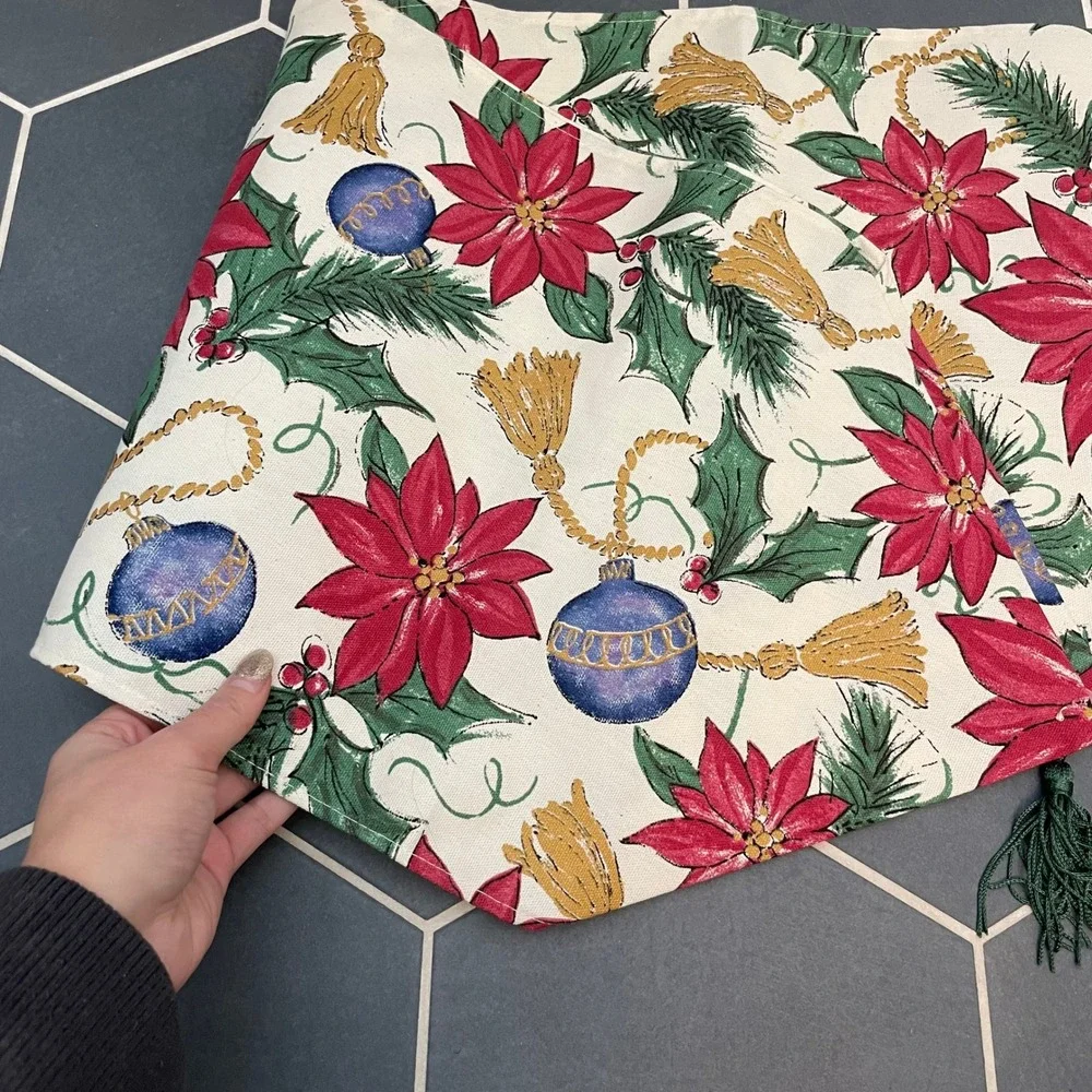 Christmas Poinsettia Holly Ornament Table Runner Tassel Green‎ Red
